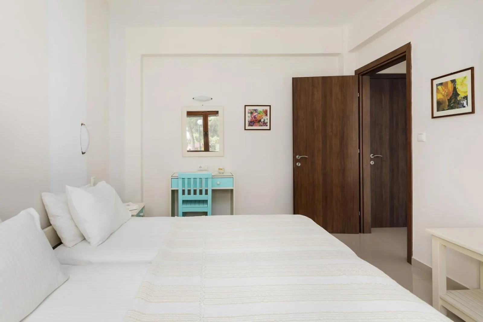 Theoxenia Apartments Ormos Panagias 0*,  Greece